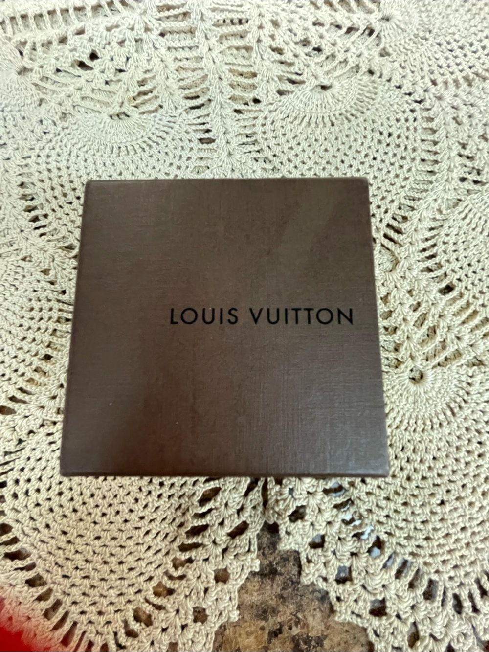 Louis Vuitton Berg COA included Inclusion ring clear resin embeddedgold monogram - Picture 9 of 9